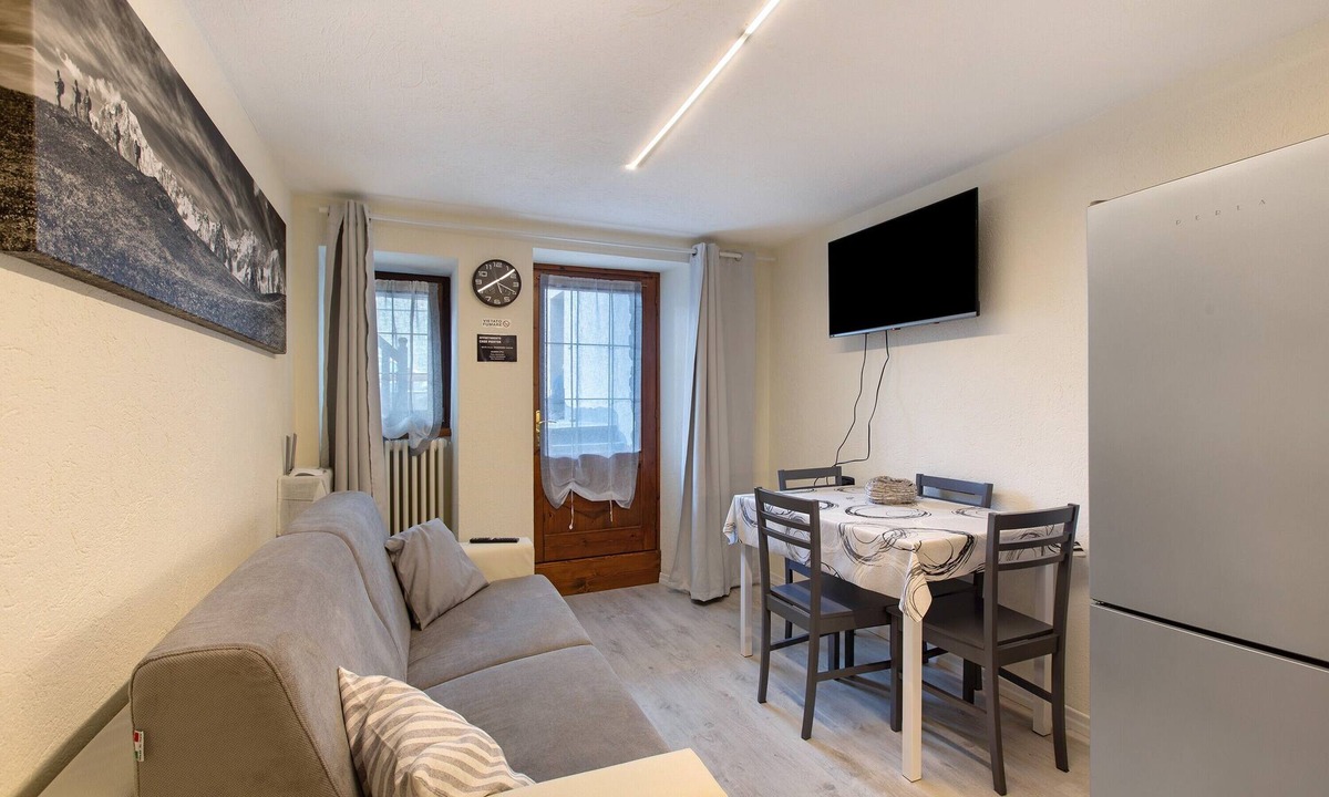 Morgex Apartment | Apartment 'Sotto' with Private Terrace and Wi-Fi