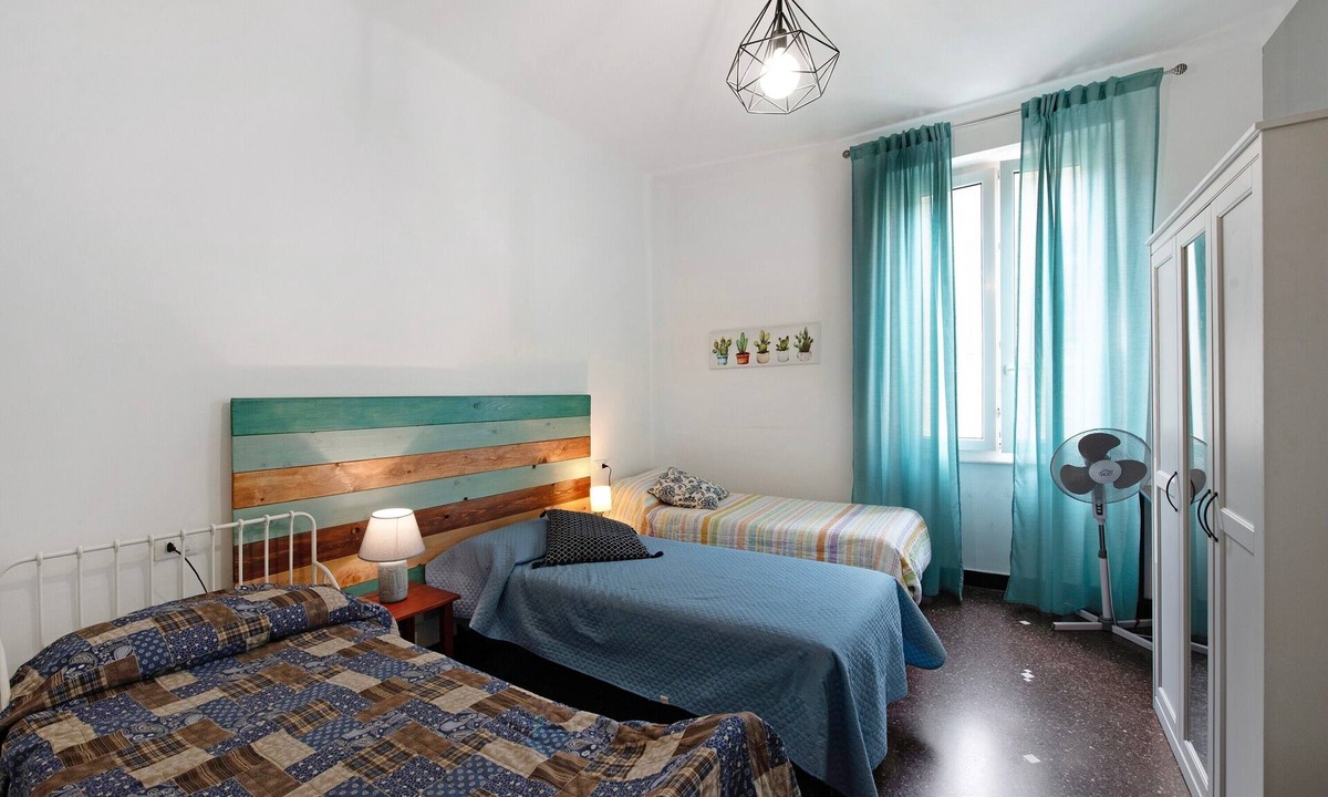 Pegli Apartment | Apartment 'Stanza Per 3 Persone' with Balcony and Wi-Fi