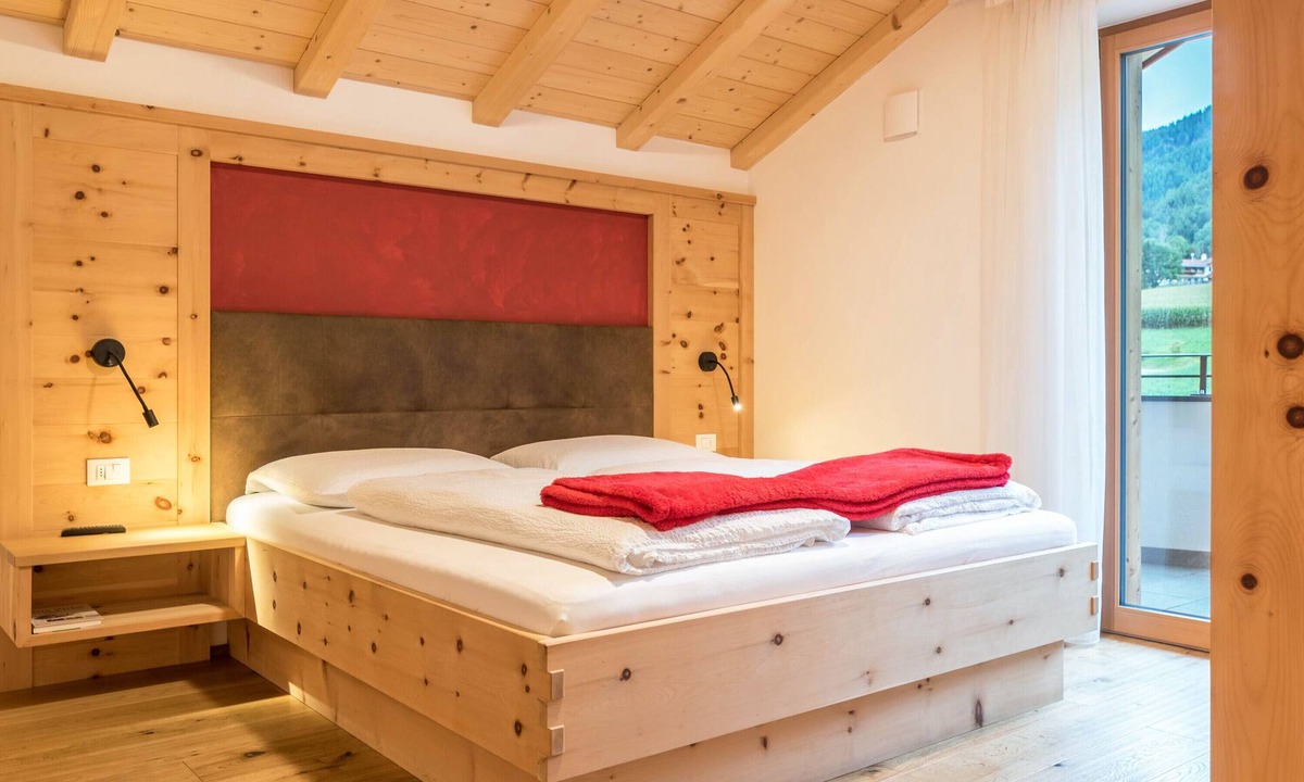 San Lorenzo di Sebato Apartment | Apartment "Stefansdorf Wohnung 9" with Mountain View, Wi-Fi, Garden, Balcony & BBQ