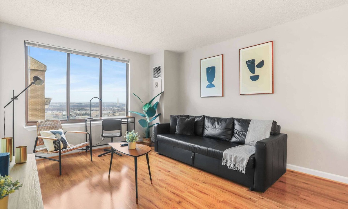Crystal City Apartment | Apartment Steps from Pentagon City Metro