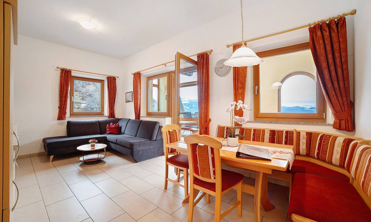 Lagundo Apartment | Apartment 'Storchennest' with Mountain View, Shared Garden and Wi-Fi
