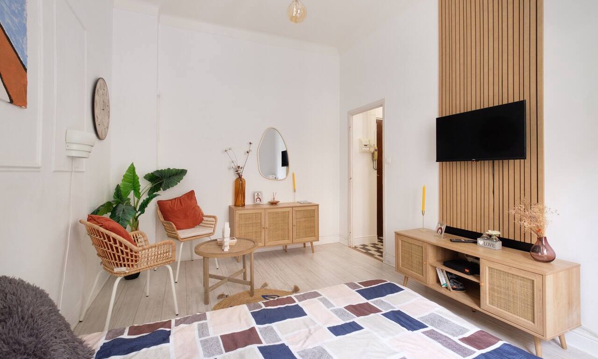 Saint Philippe Apartment | Apartment 'Studio Proche Centre Ville Et Gare' with Wi-Fi