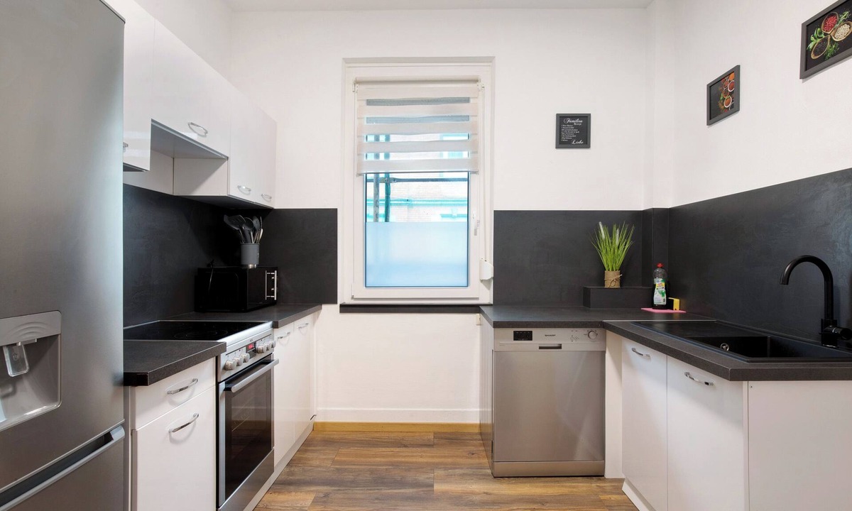 Goeppingen Apartment | Apartment 'Studio Suite Fußgängerzone' with Mountain View, Shared Terrace and Wi-Fi