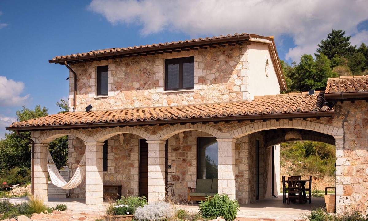 Gualdo Cattaneo Apartment | Apartment Terra, Agriturismo panoramic view in the woods in the center of Umbria