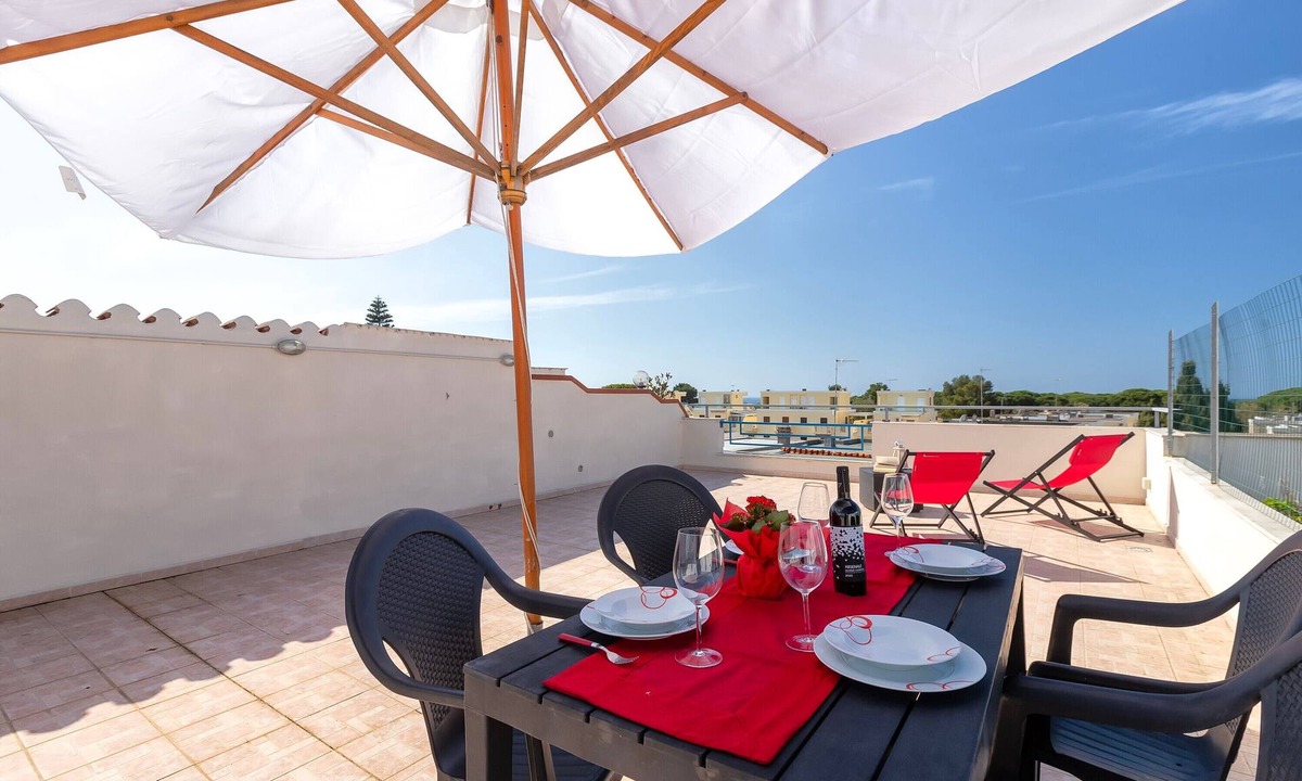 La Pietraia Apartment | Apartment 'Terrace with Sea View and Barbecue' with Sea View, Wi-Fi and Air Conditioning