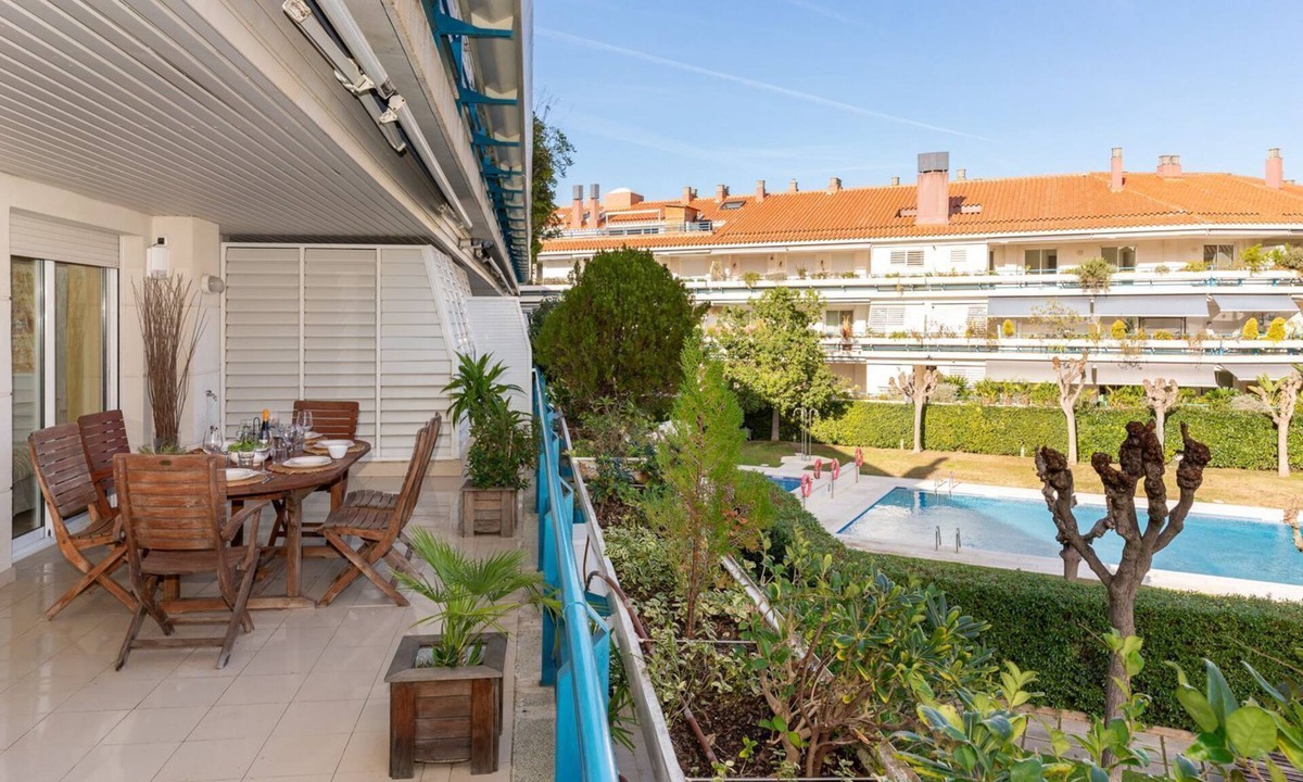 Passeig Maritim Apartment | Apartment Terramar - Four Bedroom Apartment, Sleeps 8