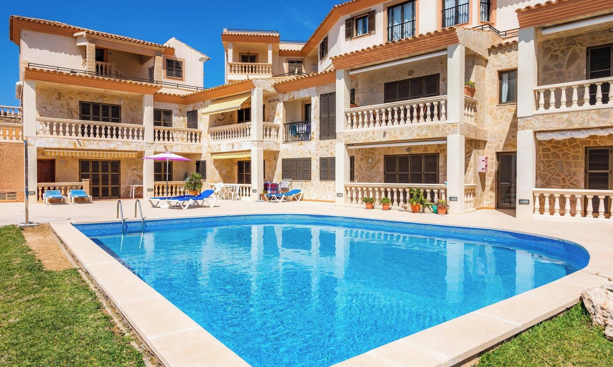 Cala Agulla Apartment | Apartment "Tramuntana" with Sea View, Pool & Wi-Fi