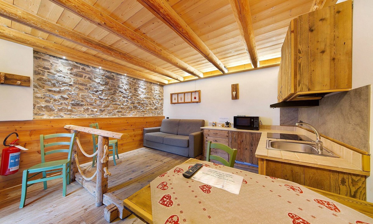Auronzo di Cadore Apartment | Apartment 'Veleza' with Mountain View and Shared Garden