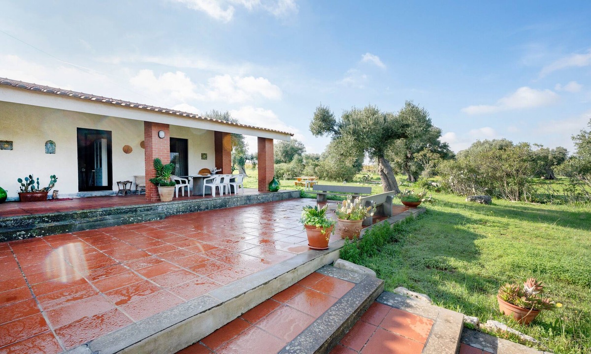 Conversano Apartment | Apartment 'Villa Ada' with Wi-Fi and Air Conditioning