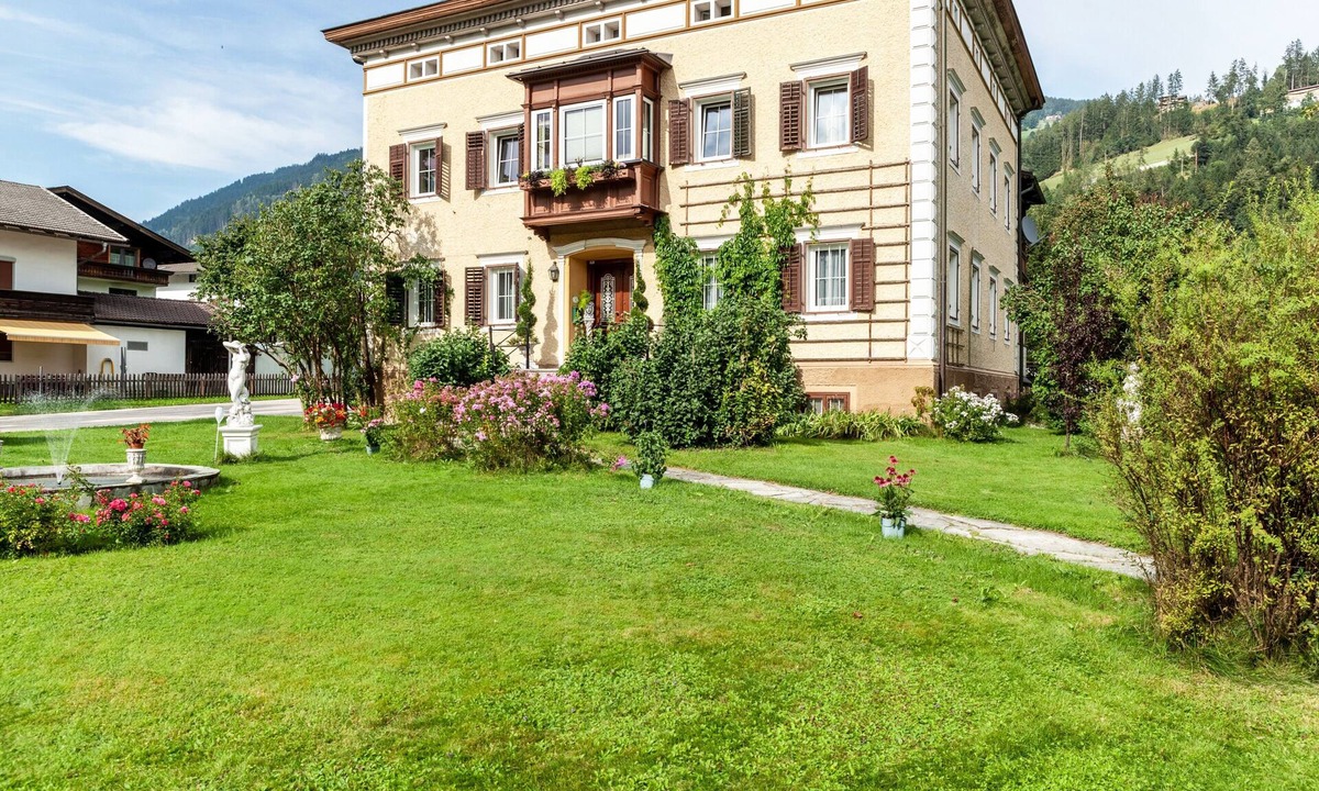 Stumm Apartment | Apartment 'Villa Stumm' with Mountain View, Shared Terrace and Wi-Fi