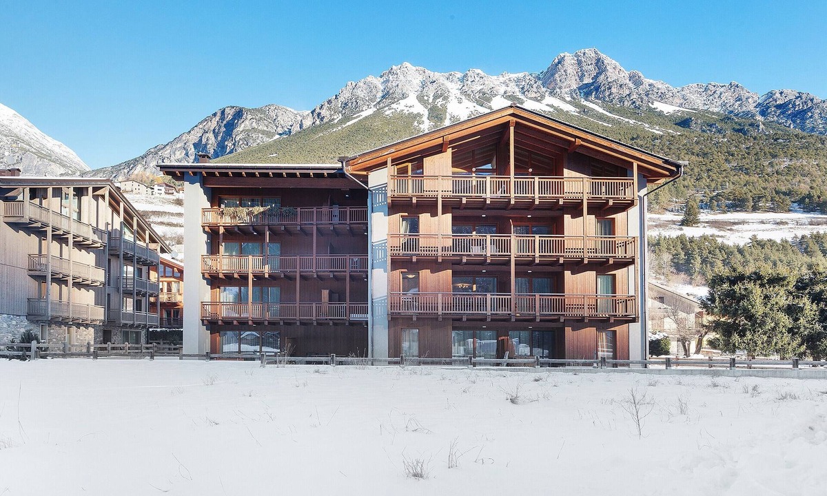 Valtellina Apartment | Apartment 'Viola' with Mountain View, Balcony and Wi-Fi