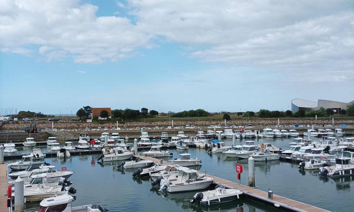 Courseulles-sur-Mer Apartment | Apartment with parking and WIFI near the sea