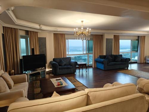 Maadi Apartment | Apartment with a Nile View, Cairo, Maadi- شقه مطله بالكامل على النيل مباشره