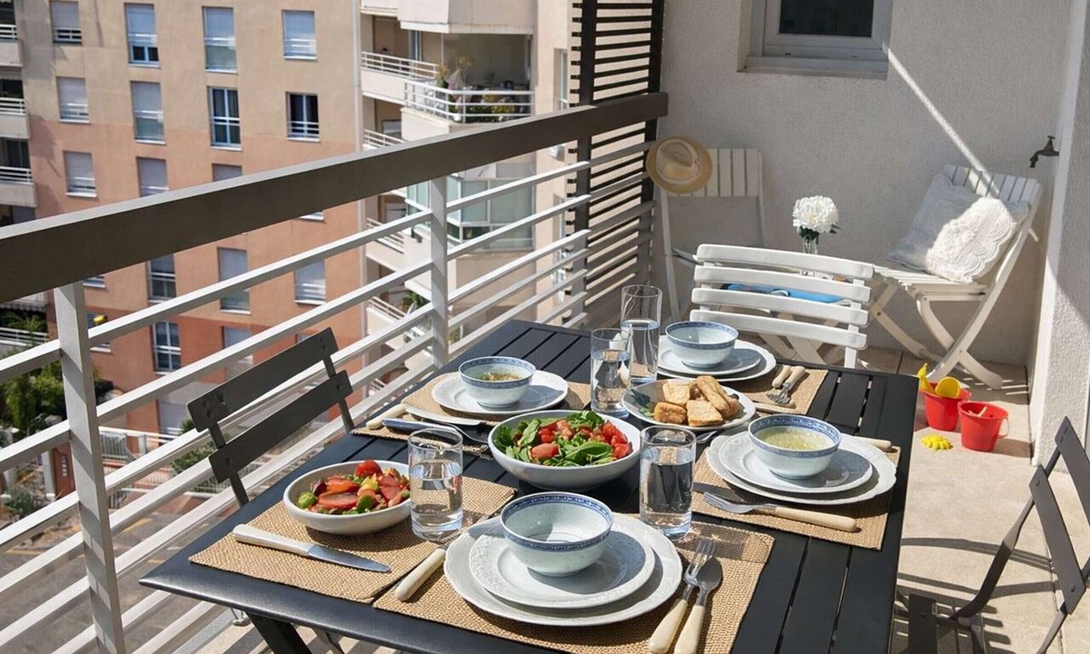 Saint-Raphael Apartment | Apartment with AC and parking - 4 guests