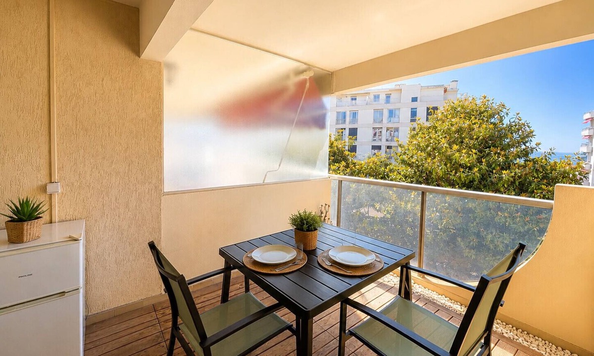 La Madeleine Apartment | Apartment with balcony and pool near the sea
