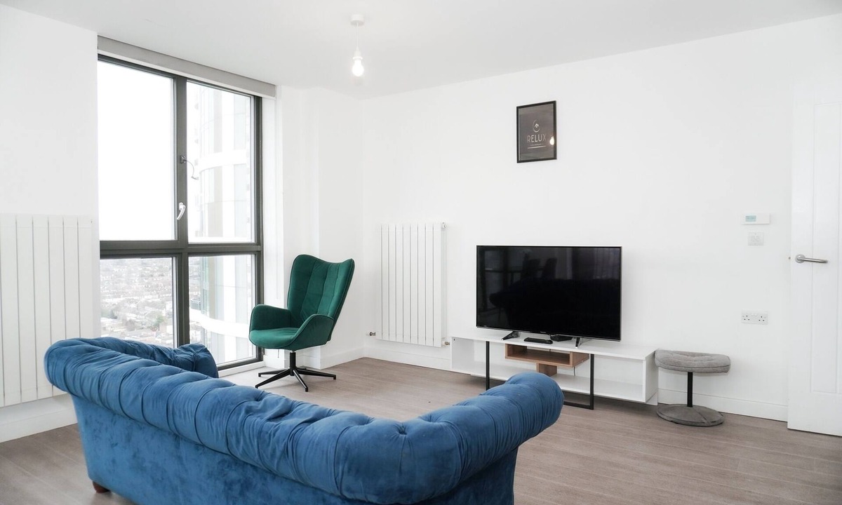 Barking Apartment | Apartment with Balcony, Views & Free Parking
