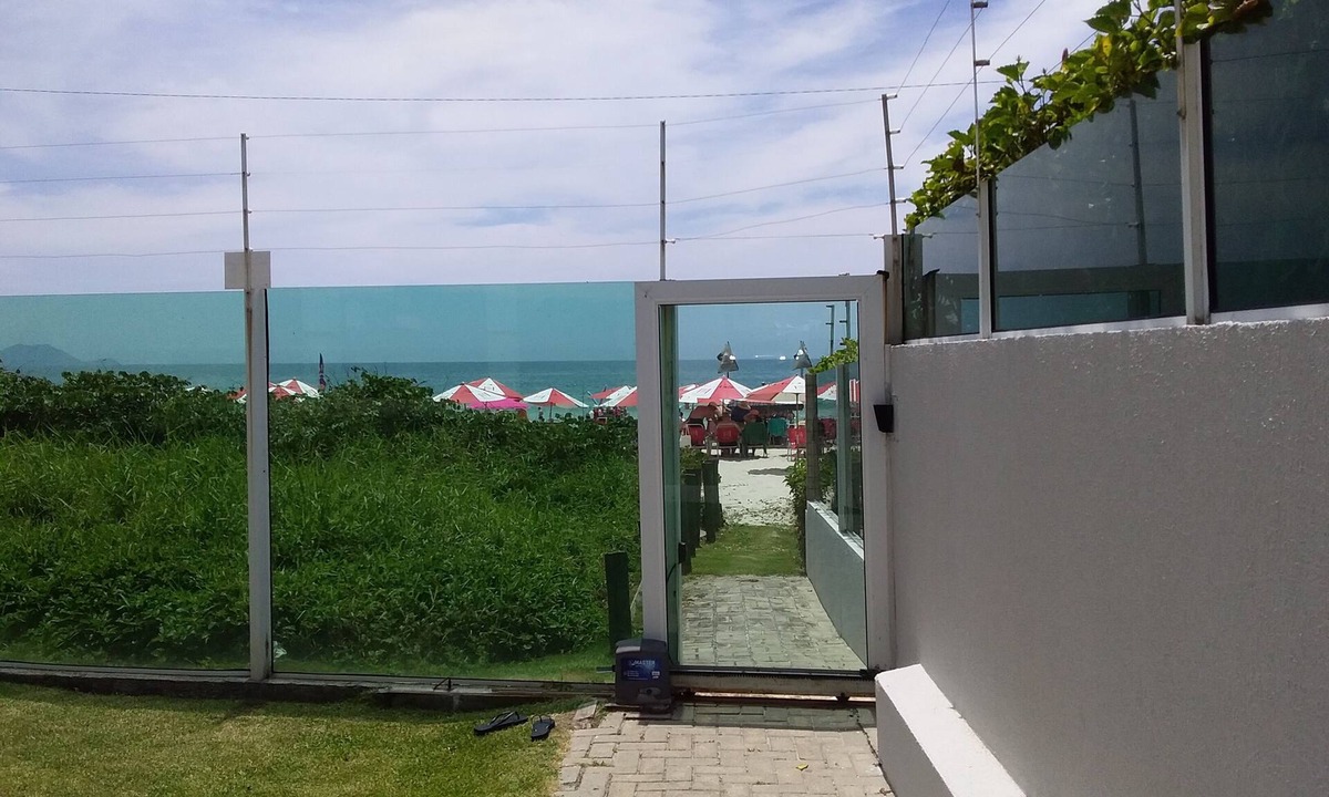 Ingleses do Rio Vermelho Apartment | Apartment with direct access to the sea on Ingleses beach.