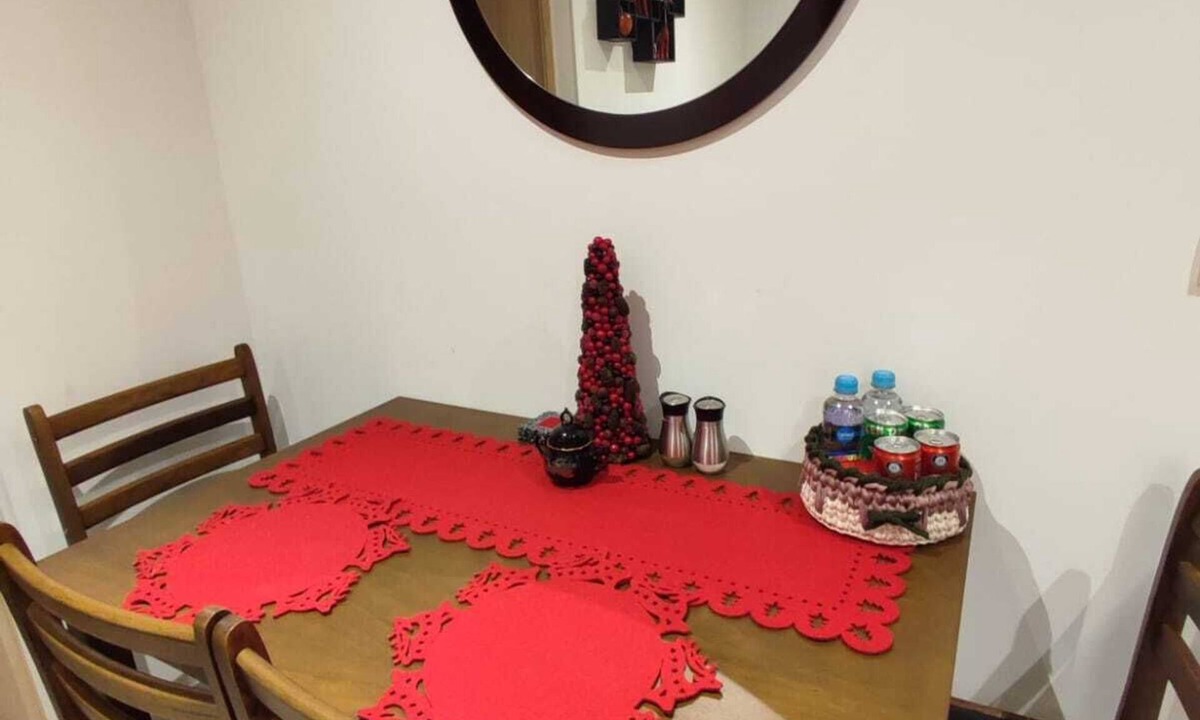 Los Martires Apartment | Apartment with mountain view + swimming pool, gym and WiFi in Chapinero