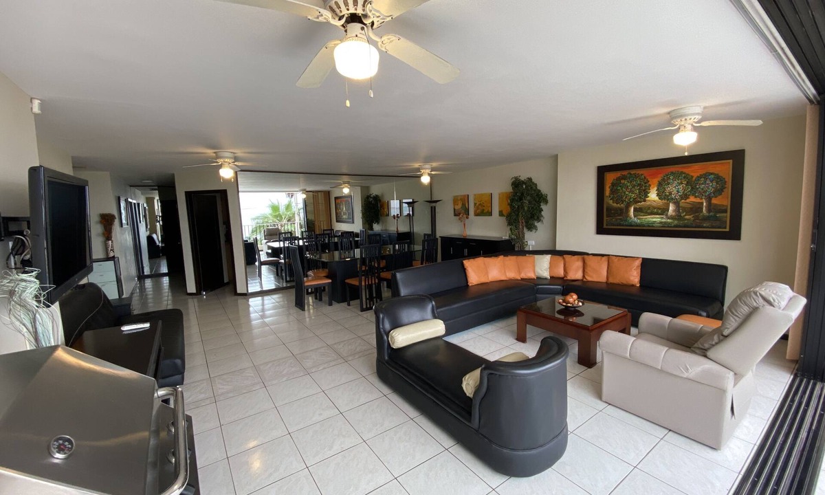 Salinas Apartment | Apartment with ocean view and direct access to the beach