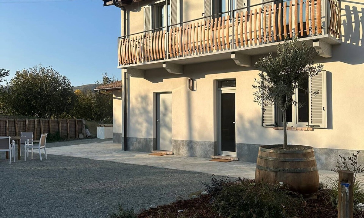 Vinchio Apartment | Apartment with outdoor pool and whirlpool, sauna, Wi-fi,a/c and free parking