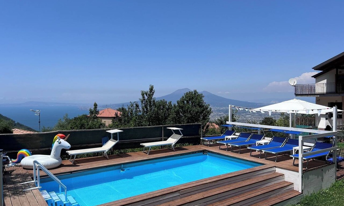 Piazza-Tralia-Pendolo Apartment | Apartment with pool and breathtaking view of the Golfo di Napoli