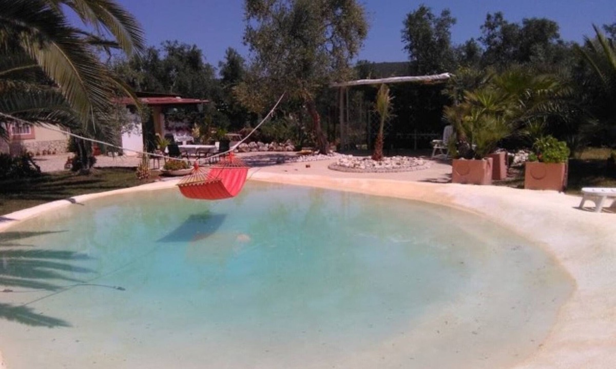Chiesiola Villa | Apartment with pool and garden. Pergola Villa Oleandro in Vieste, also with dog