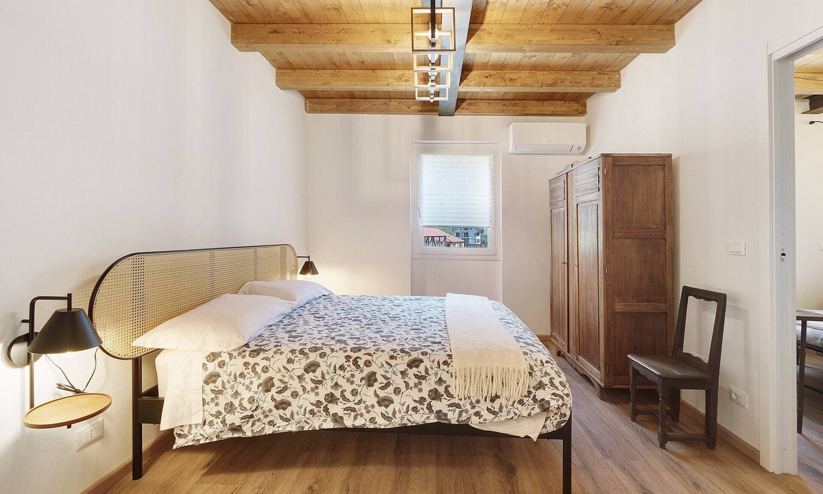 Rossiglione Apartment | Apartment with River View Bedroom