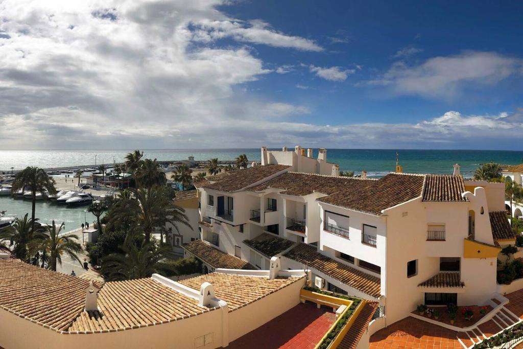 Cabopino Apartment | Apartment with secure underground parking
