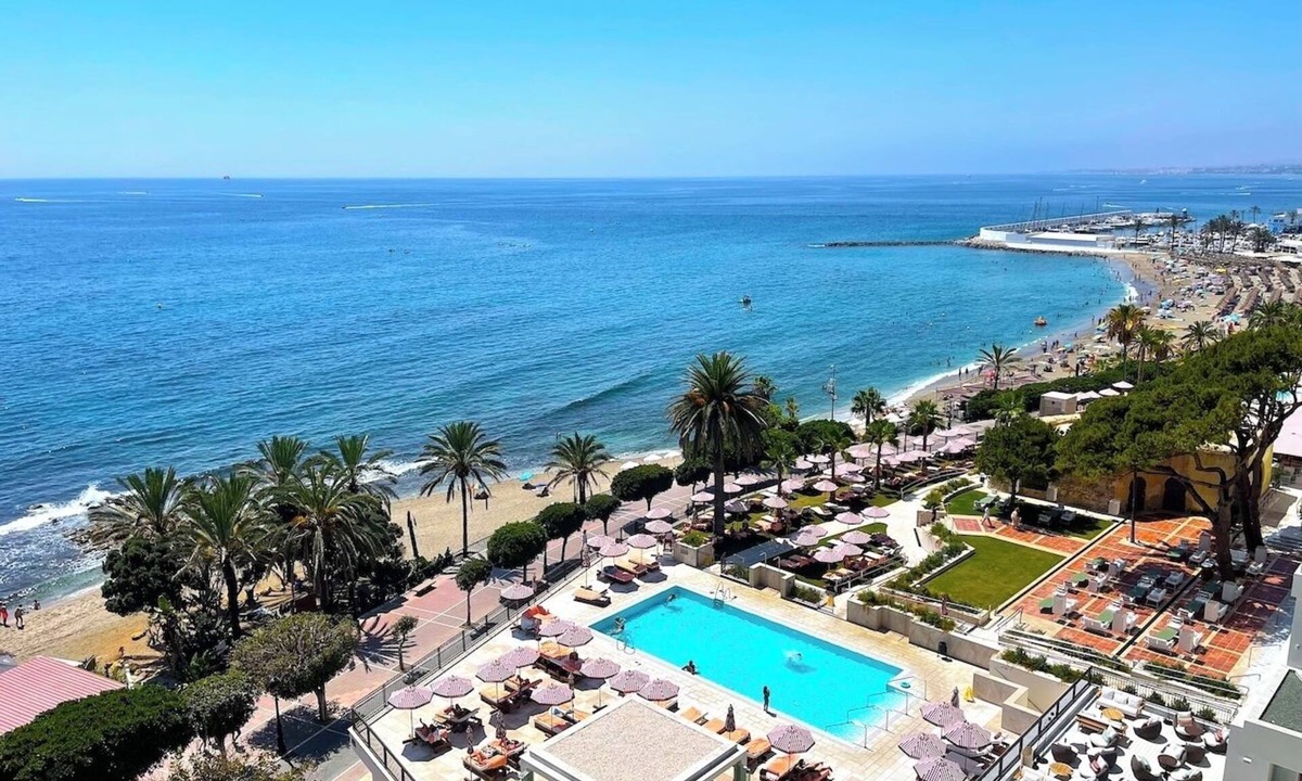 Marbella Seafront Promenade Apartment | Apartment with Shared Pool, with Sea View, Wi-Fi and Air Conditioning