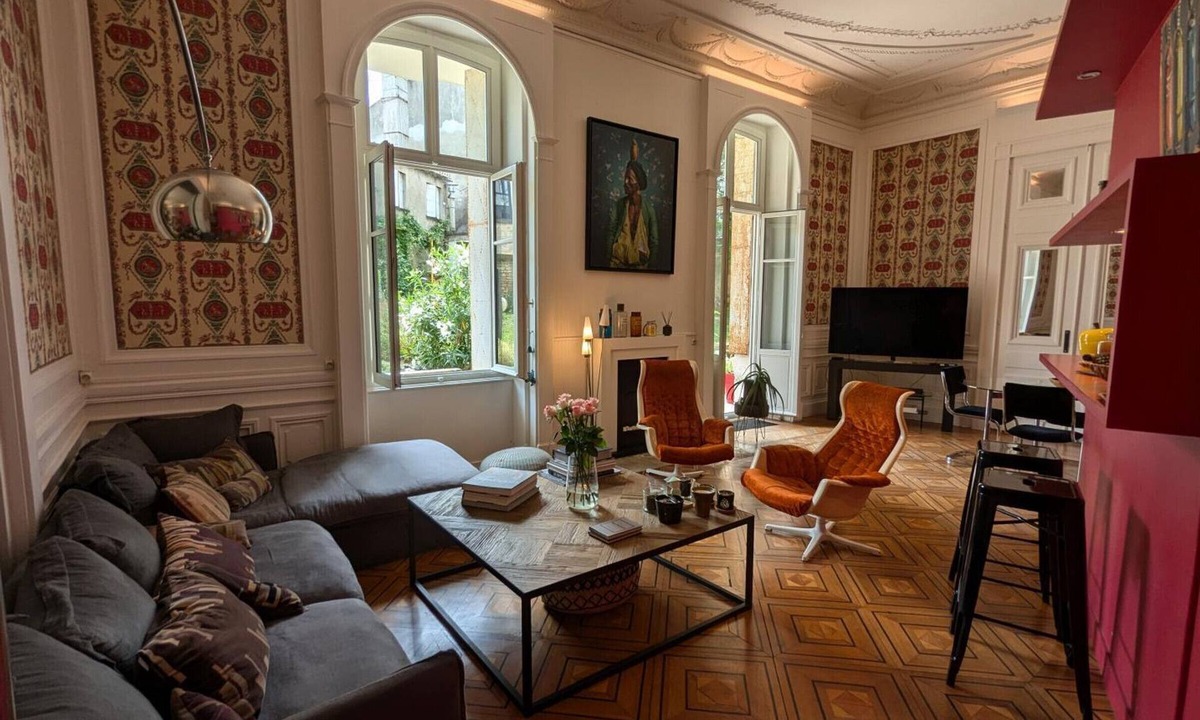 Angouleme Apartment | Apartment with terrace, garden and WIFI in the historic heart of Angoulême