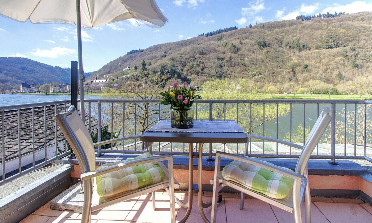 Bullay Apartment | Apartment with terrace directly on the banks and with a view of the Moselle