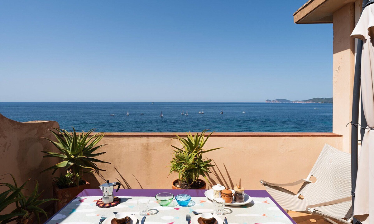 Alghero Old City Apartment | Apartment with terrace and view of the sea