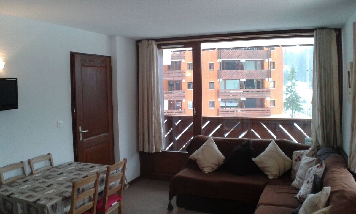 Les Esserts Apartment | Apartment with three genuine bedrooms within 2 mins walk of the main lift