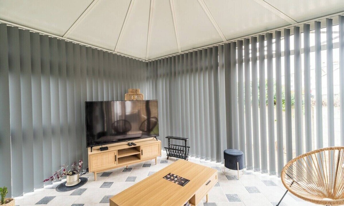 Guingamp Apartment | Apartment with veranda and 3 bedrooms in Guingamp