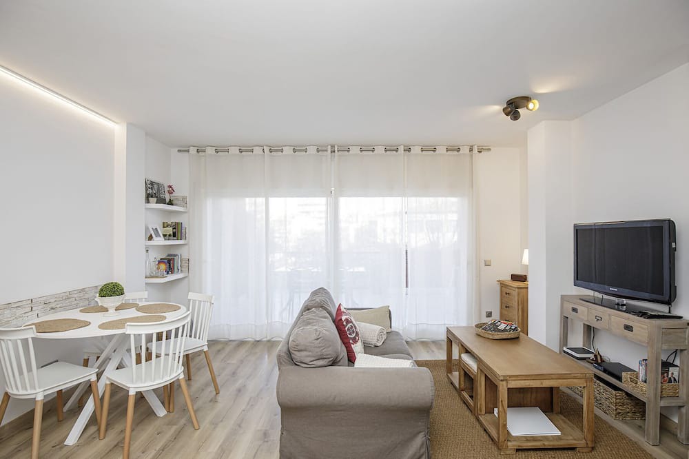 Eixample Apartment | Apartment with very large balcony in Girona