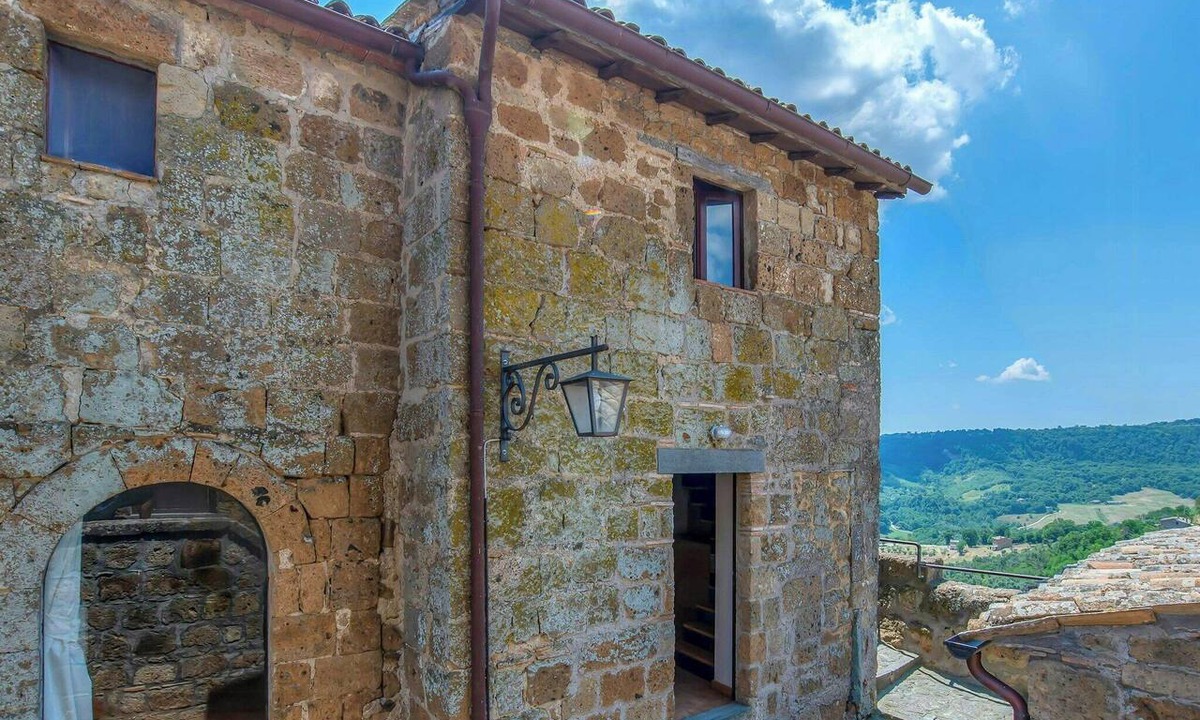 Bagnoregio House | Apartment Within Civita di Bagnoregio's Walls