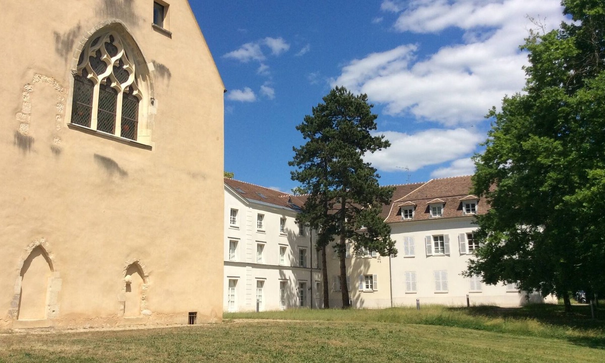 Yerres Apartment | Apartment within the Royal Abbey