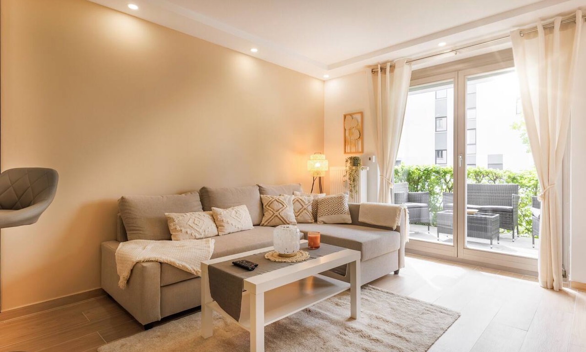 Schoenefeld Apartment | Apartment 'Wohnung Mit Terrasse Nähe Airport' with Private Terrace and Wi-Fi