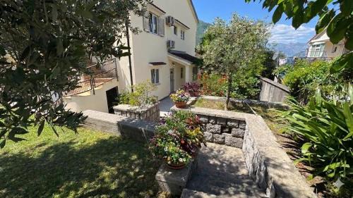 Dobrota Apartment | Apartments 101