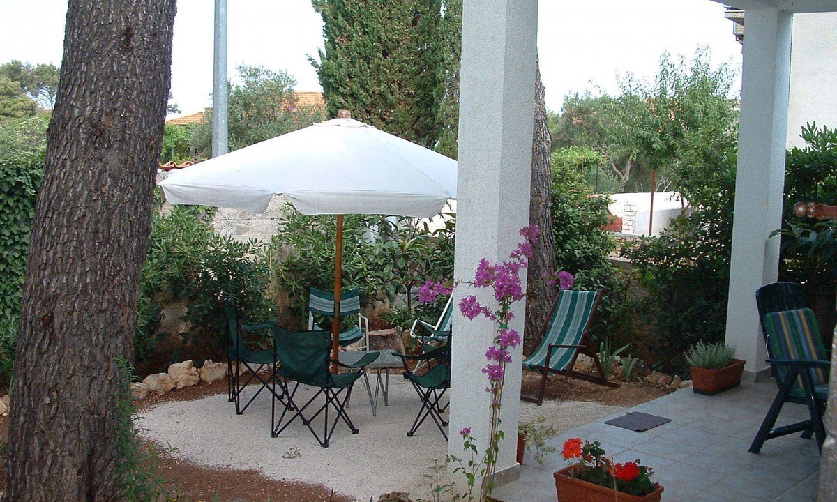 Mirce Apartment | Apartments Dinka (10225-A1) - Mirca - island Brac