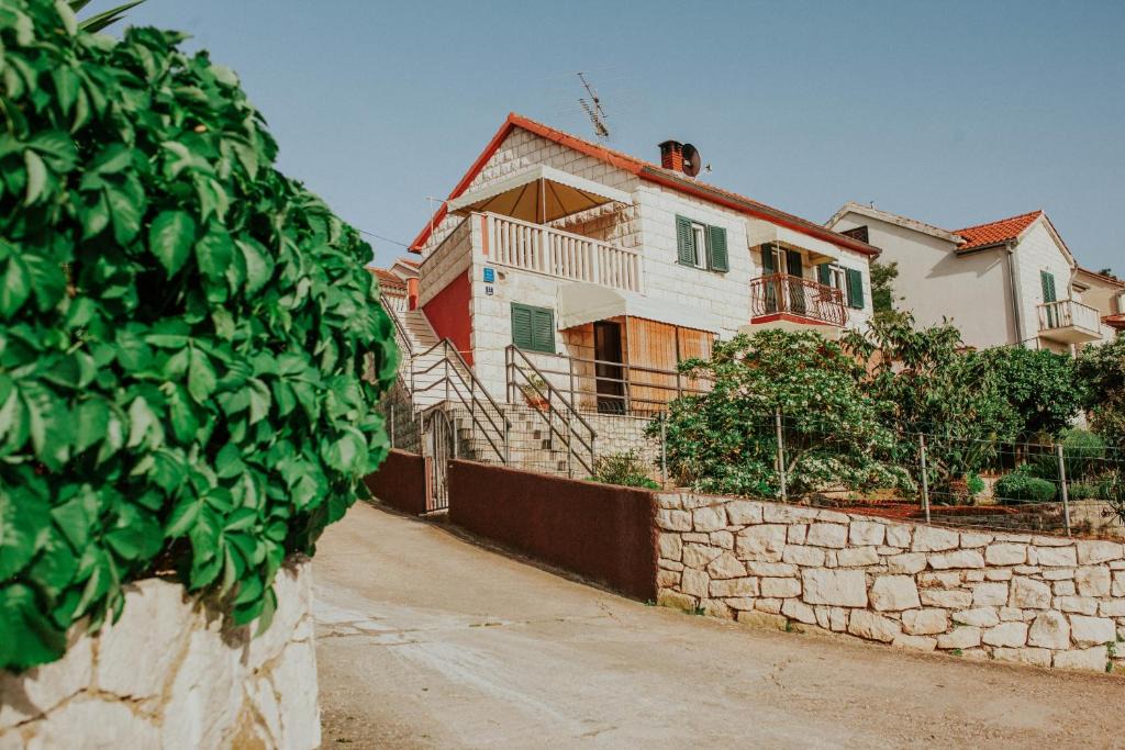 Splitska Apartment | Apartments Doulos