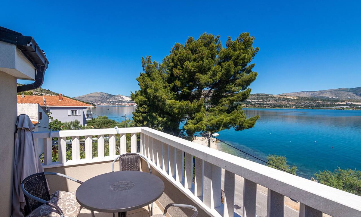 Mastrinka Apartment | Apartments Janja (30131-A8) - Arbanija (Ciovo)