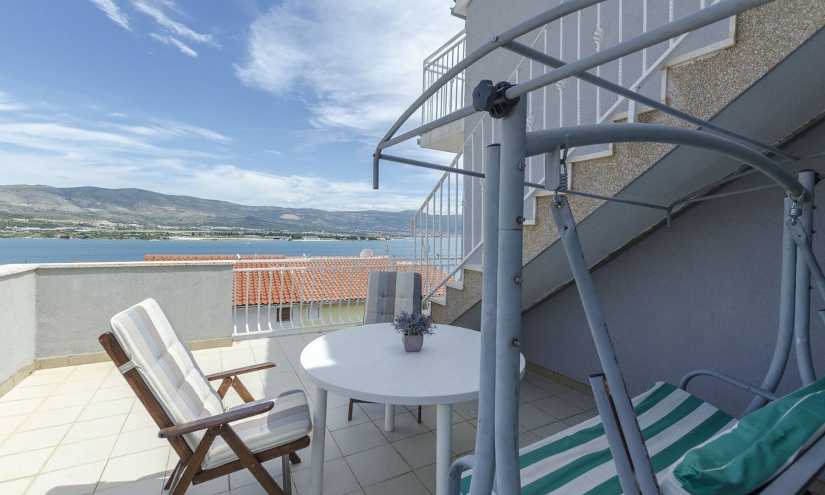 Mastrinka Apartment | Apartments Senija (55261-A2) - Arbanija (Ciovo)