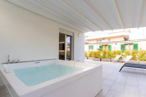 Soverato Apartment | Aphrodite Prestige Penthouse - Sea & Jacuzzi