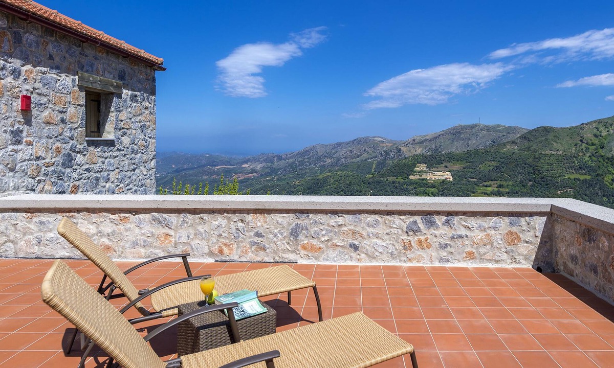 Zourva House | Apirathes