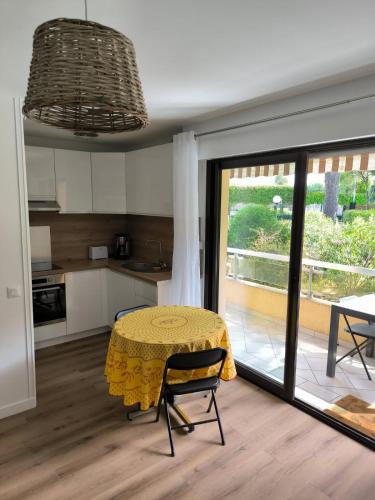 Boulouris-sur-Mer Apartment | Appart à deux pas de la plage Boulouris St Raphael