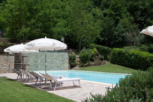 Raggiolo House | Appartamento con Balcone in Borgo Toscano