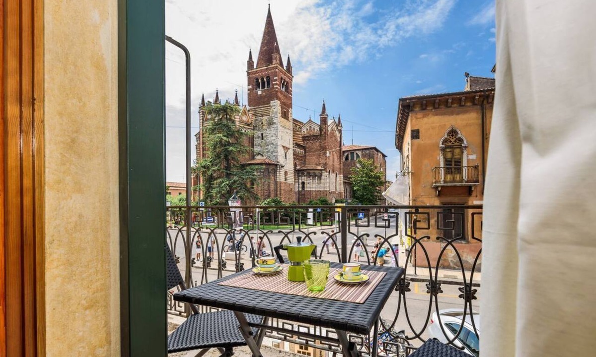 Citta Antica Apartment | Appartamento con balcone a due passi dal balcone di Giulietta e Romeo