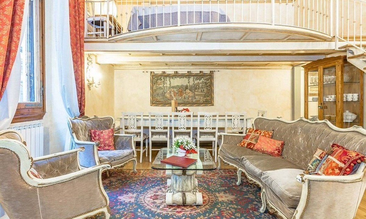 Duomo Apartment | Appartamento Convivio: An elegant and welcoming apartment located in the historic center of Florence, at a short distance from Palazzo Pitti and from Ponte Vecchio (old bridge), with Free WI-FI.