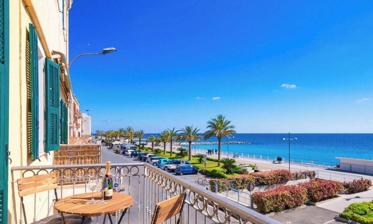 Ospedaletti Apartment | Appartamento Fronte Mare a Ospedaletti by Wonderful Italy